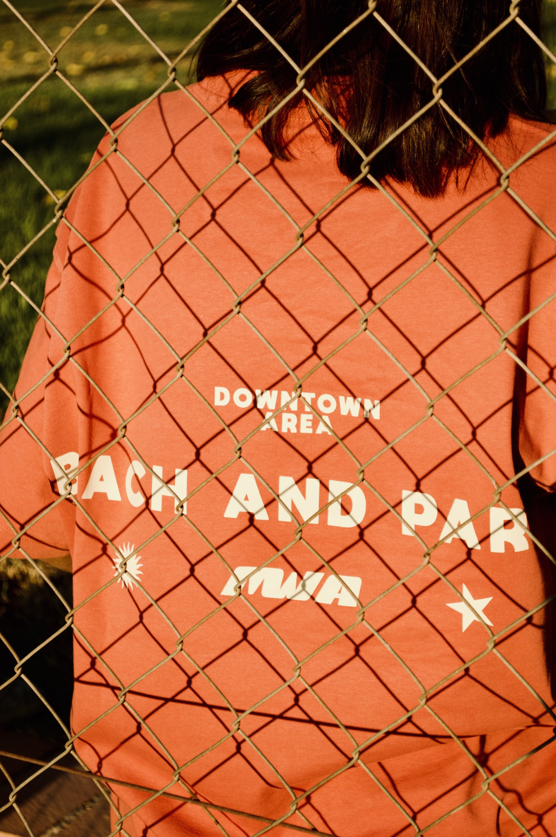 RED "BEACH AND PARTY" T-SHIRT