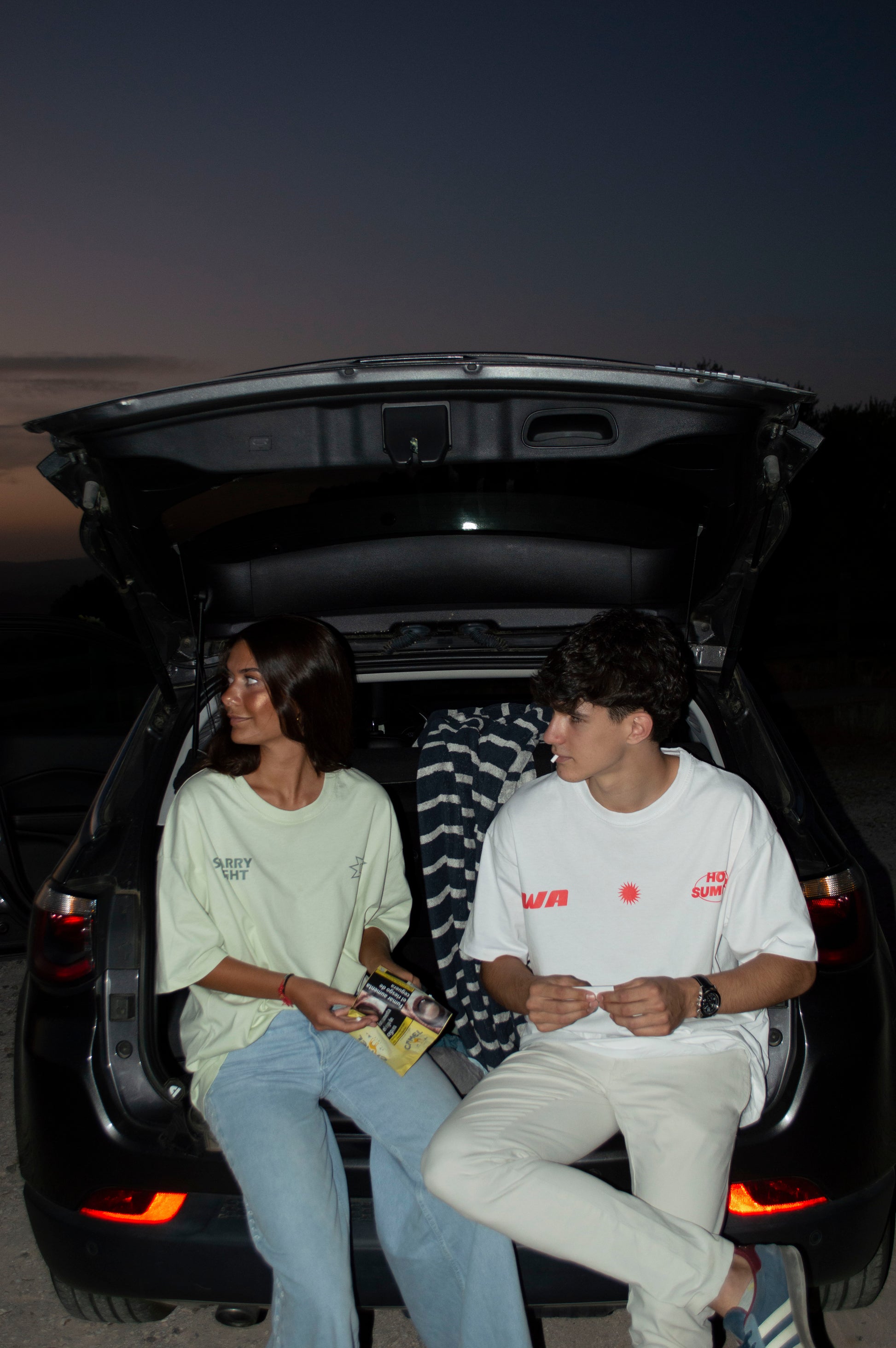 WHITE "HOT SUMMER" T-SHIRT