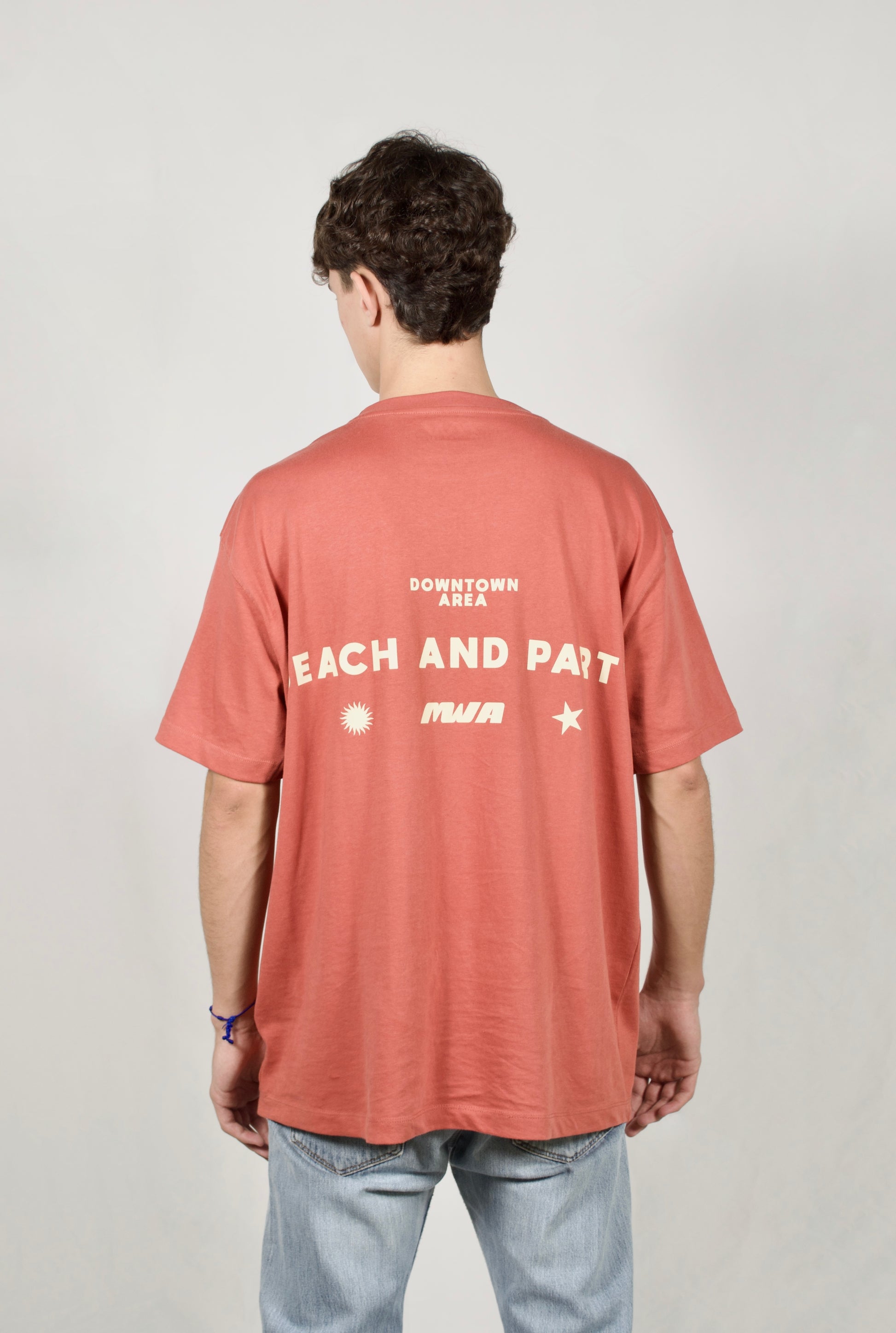 RED "BEACH AND PARTY" T-SHIRT